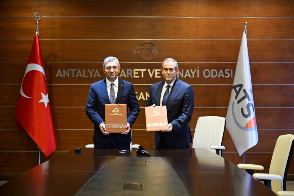 ANTALYA’NIN DENİZLERİNİ KORUYACAK BARİYERLER KURULUYOR