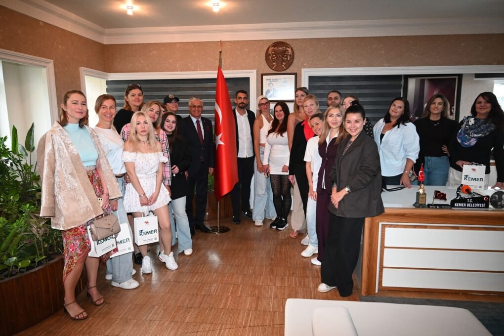 Yabancı acentecilerden Başkan Topaloğlu’na ziyaret