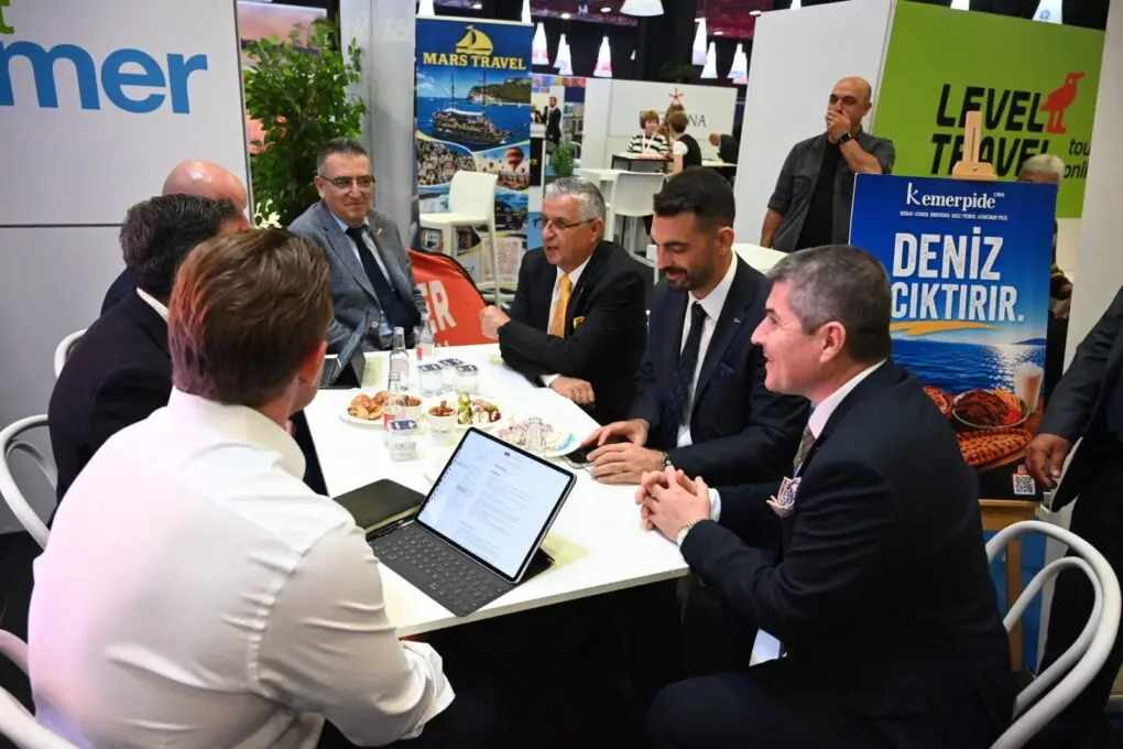 Kemer Belediyesi 2027 yılı turizm tanıtımı için Jet2 ile ön anlaşma yaptı