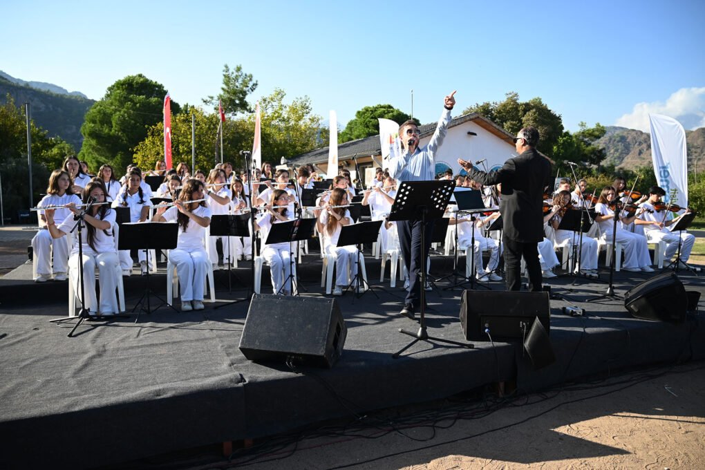 Kemer Belediyesi Cumhuriyet Orkestrası’ndan Çıralı’da konser 