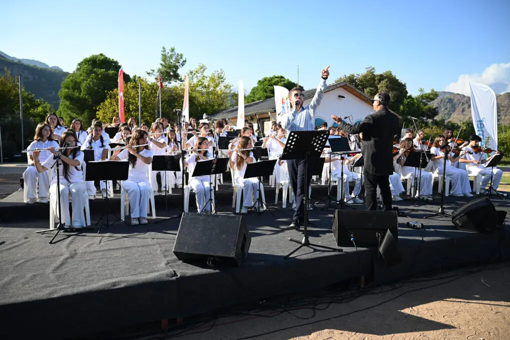 Kemer Belediyesi Cumhuriyet Orkestrası’ndan Çıralı’da konser 