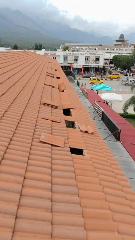 Kemer’de çatı tamiri