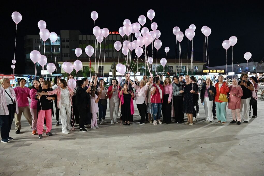 Gökyüzüne pembe balon bıraktılar 