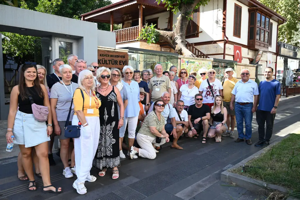 Polonyalı öğretmenlerden Kemer Belediyesi Kültür Evi’ne ziyaret