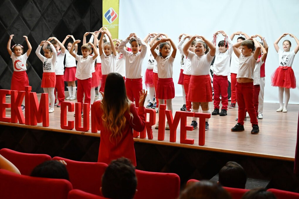 Final Okulları Kemer Şubesi’nde 29 Ekim Cumhuriyet Bayramı Coşkusu