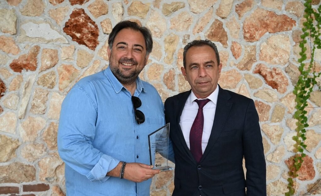Phaselis Festivali’ne destek verenlere plaket