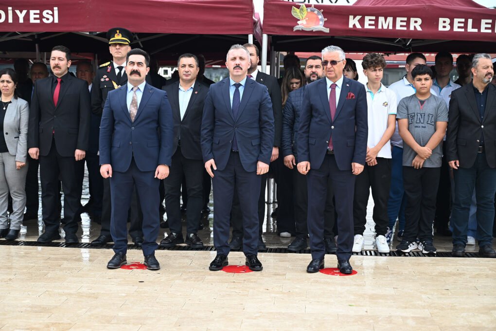 Kemer’de 29 Ekim çelenk töreni