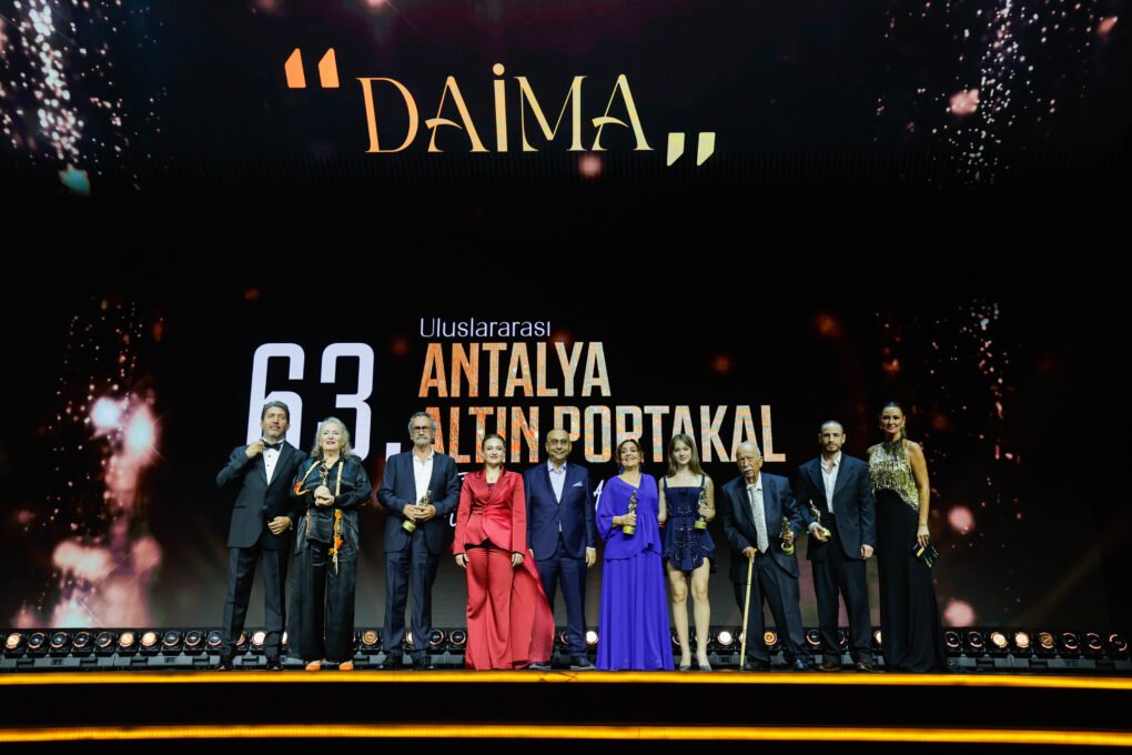 Altın Portakal “Daima” diyerek sinema meşalesini 63. kez yaktıBaşkan Vekili Özdemir, “Altın Portakal ruhu, sinemanın ışığını “Daima” yansıtacak”