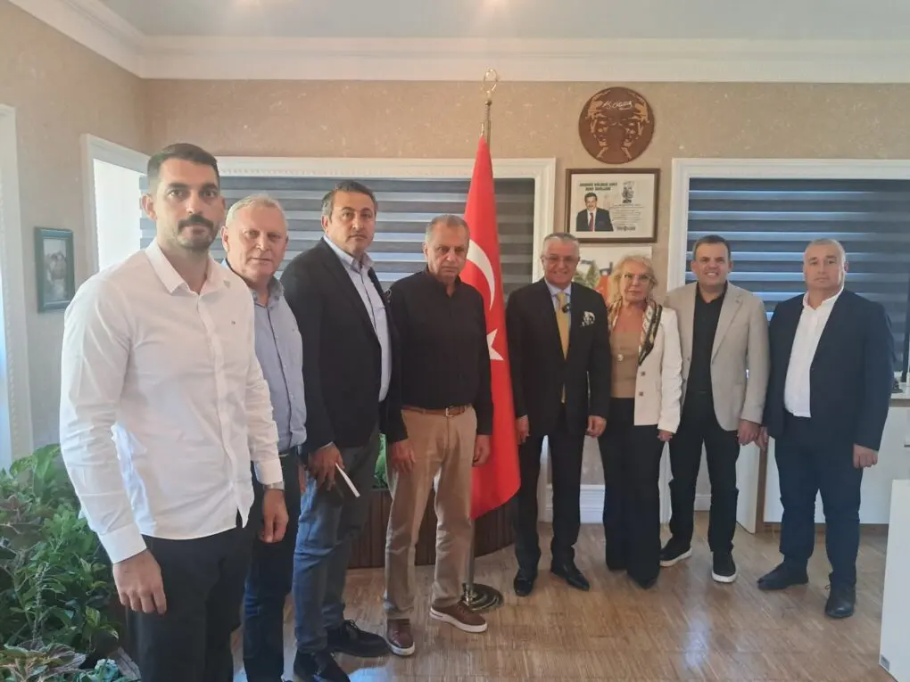 KEMER’DE SİYASİ DEPREM! TOPALOĞLU VE 8 MECLİS ÜYESİ CHP’DEN İSTİFA ETTİ