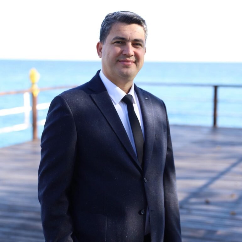 KEMER’DE ESNAFA KİRA İNDİRİMİ ÇAĞRISI YENİDEN GÜNDEMDE