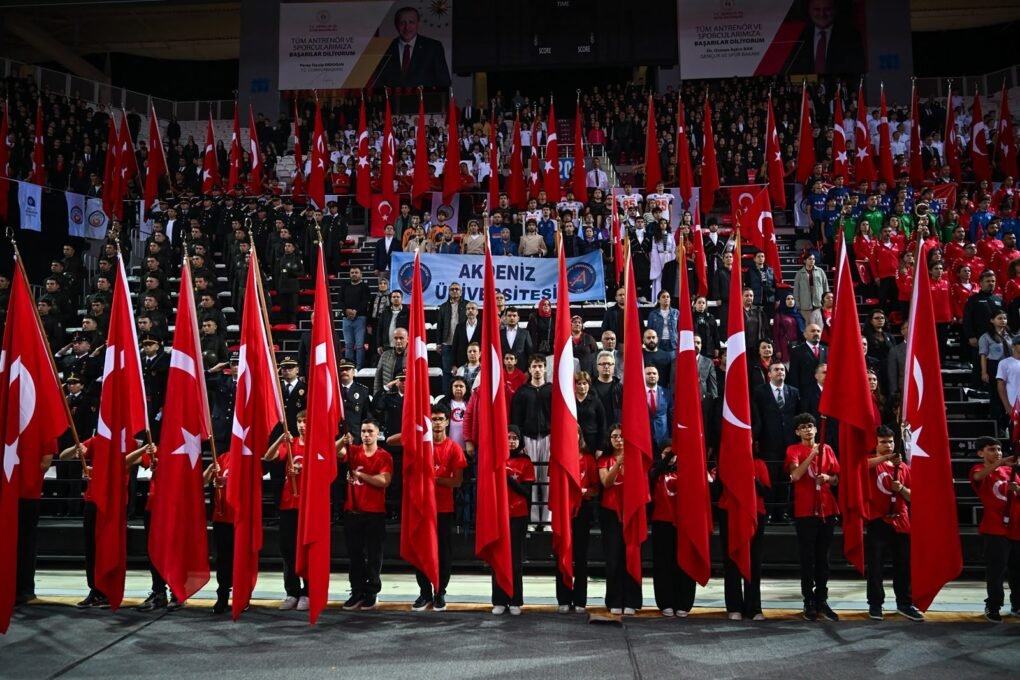 ANTALYA’DA CUMHURİYET’İN 103. YIL DÖNÜMÜ COŞKUYLA KUTLANDI
