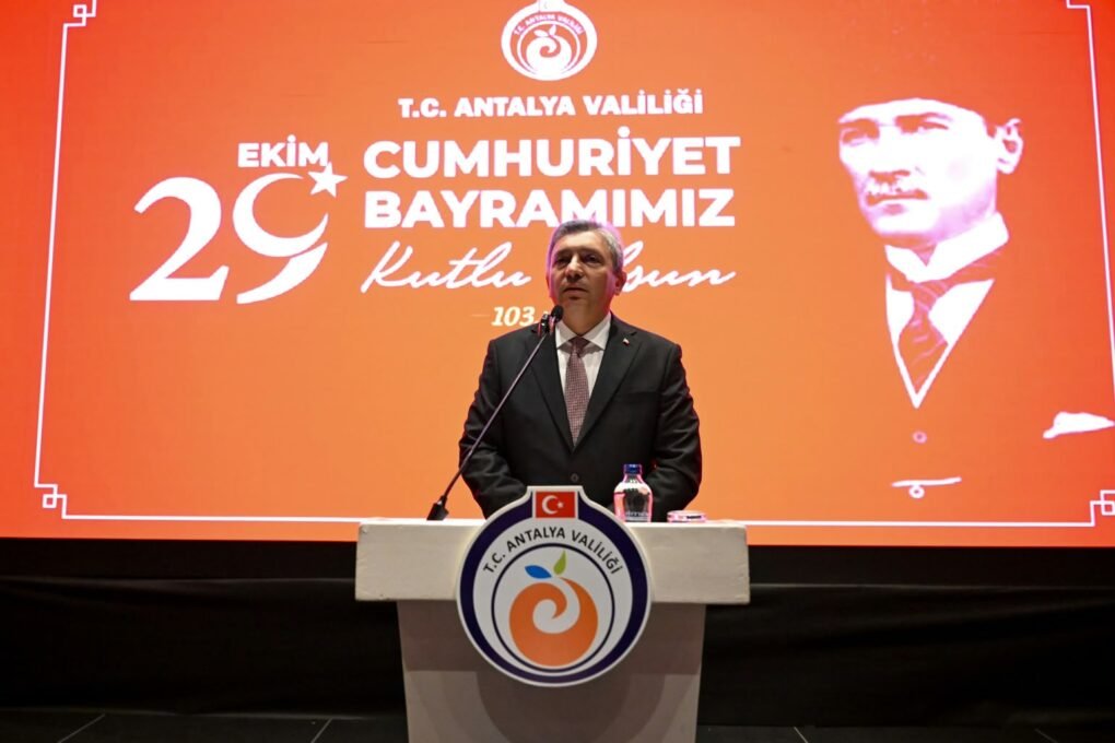 VALİ ŞAHİN: ANTALYA’NIN CUMHURİYET’E BAĞLILIĞIYLA GURUR DUYUYORUZ